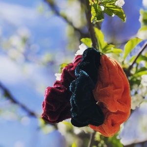 Velvet scrunches